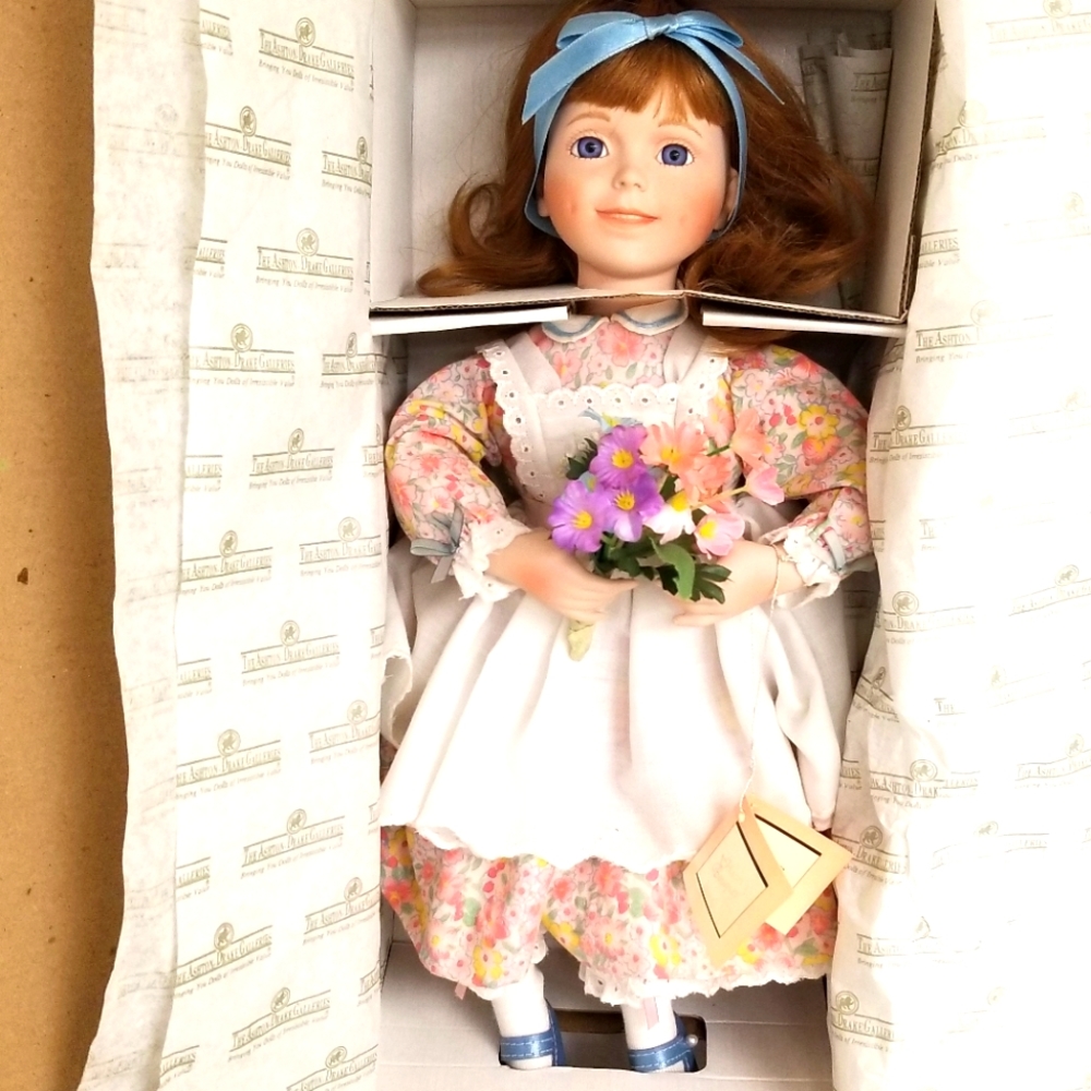 Ashton Drake Galleries Helen Steiner Hearts Bouquet Porcelain Doll..Read
